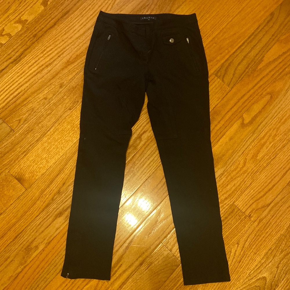 Theory Stretchy black ankle cut pants